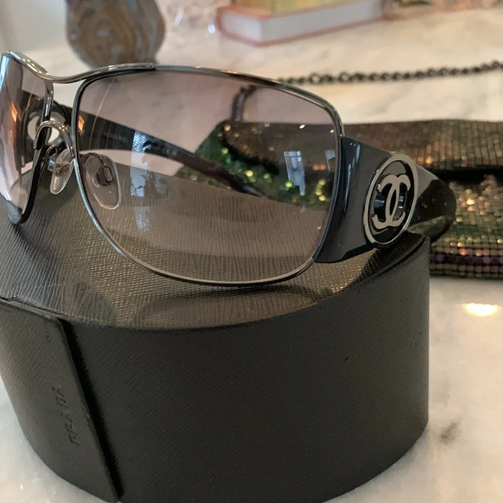 Chanel sunglasses . - Picture 3 of 11